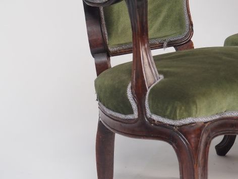Paire de fauteuils cabriolet de style Louis XV, garniture de velours v