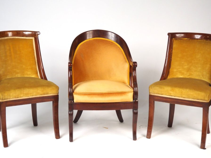 Paire de chaises gondole de style Empire en acajou, piétement sabre, g