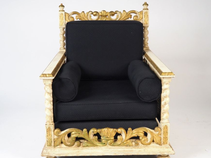 Mobilier de salon canné de style rococo en bois laqué blanc et doré co