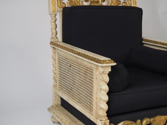 Mobilier de salon canné de style rococo en bois laqué blanc et doré co