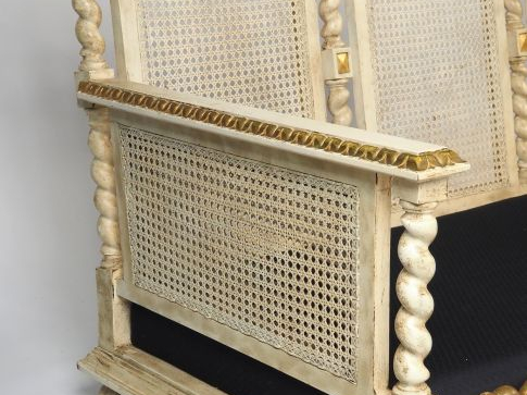 Mobilier de salon canné de style rococo en bois laqué blanc et doré co