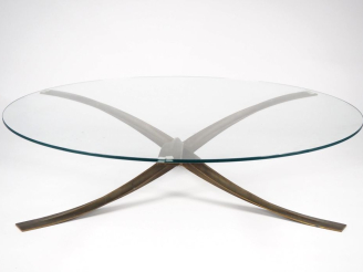 Vente aux enchères Michel MANGEMATIN.  Table basse piétement étoilé en bronze, plateau ve