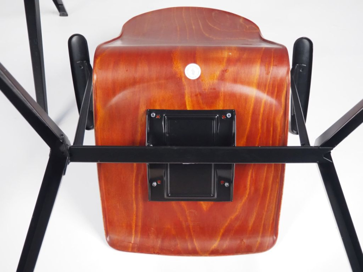 PAGHOLZ - PAGWOOD. Suite de 4 chaises en bois teinté et métal laqué no