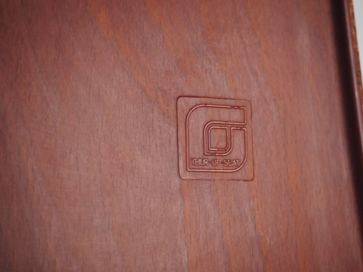 PAGHOLZ - PAGWOOD. Suite de 4 chaises en bois teinté et métal laqué no