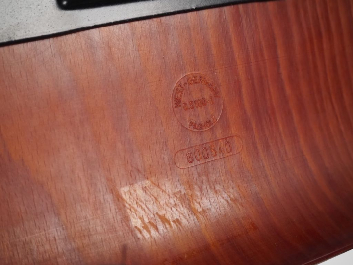 PAGHOLZ - PAGWOOD. Suite de 4 chaises en bois teinté et métal laqué no