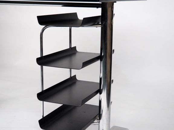 Bureau ministre Design en verre et métal. Dim. 76 x 85 x 150 cm