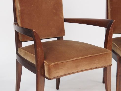 4 fauteuils et une paire de chaises de style 1940, en acajou, garnitur