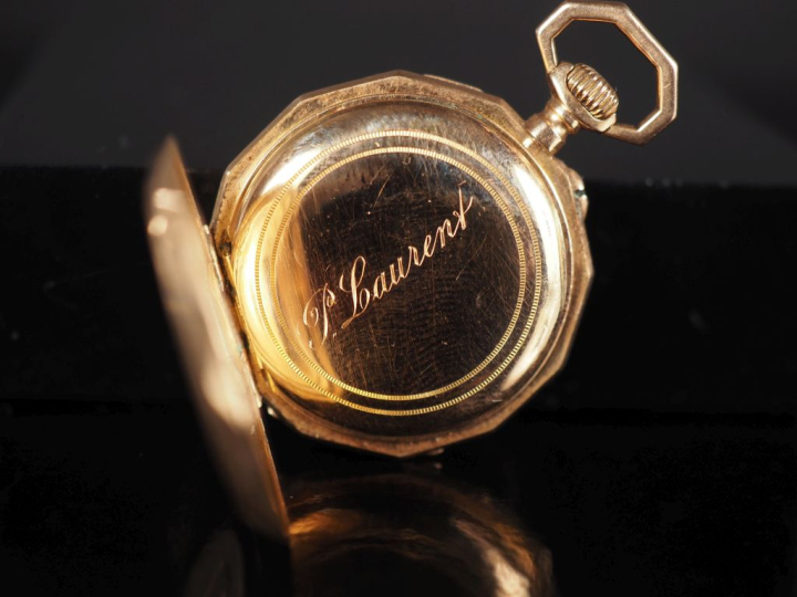 Montre de col Napoléon III en or jaune 750.  Cadran à chiffres romains
