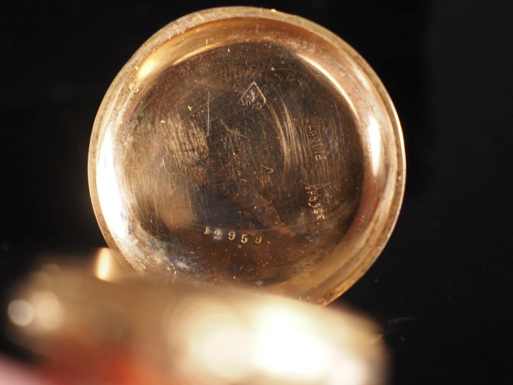 Petite montre de col Napoléon III en or jaune 750.  Cadran à chiffres 
