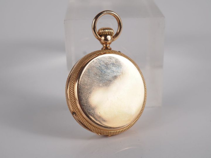 Montre de col Napoléon III en or jaune 750.  Cadran à chiffres romains