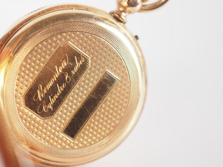 Montre de col Napoléon III en or jaune 750.  Cadran à chiffres romains