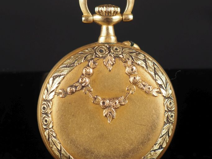 LECOULTRE   Cie Montre de col Napoléon III de style Louis XVI en or ja