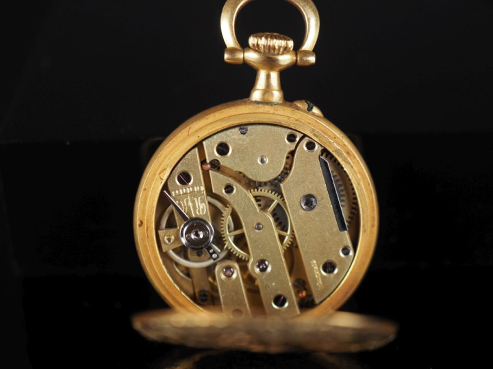 LECOULTRE   Cie Montre de col Napoléon III de style Louis XVI en or ja