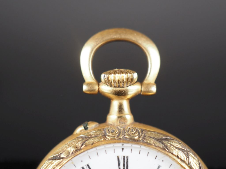 LECOULTRE   Cie Montre de col Napoléon III de style Louis XVI en or ja