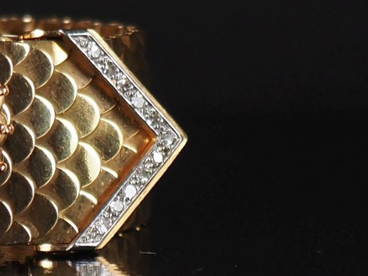 UTI Montre bracelet de dame à secret en platine et or jaune 750.  Ravi