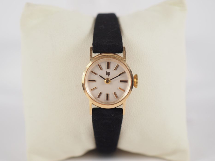 LIP N°90319 Montre bracelet de dame, boitier en or jaune 750.  Cadran 