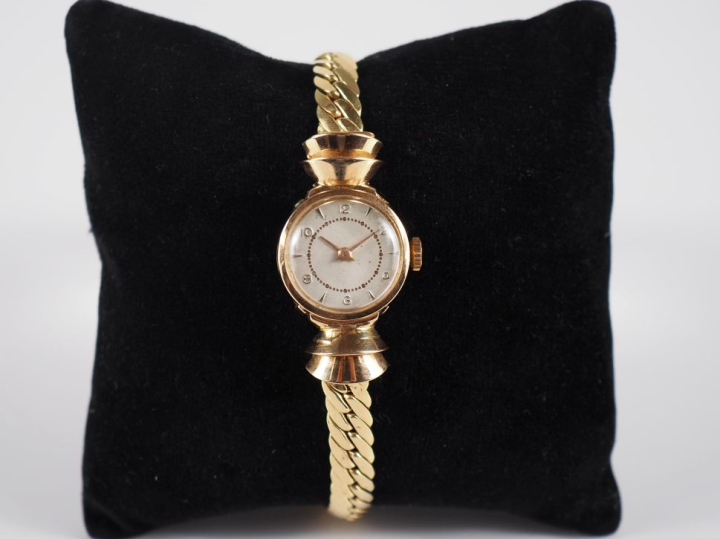 Montre bracelet de dame style 1940, boitier et bracelet deux or 750.  