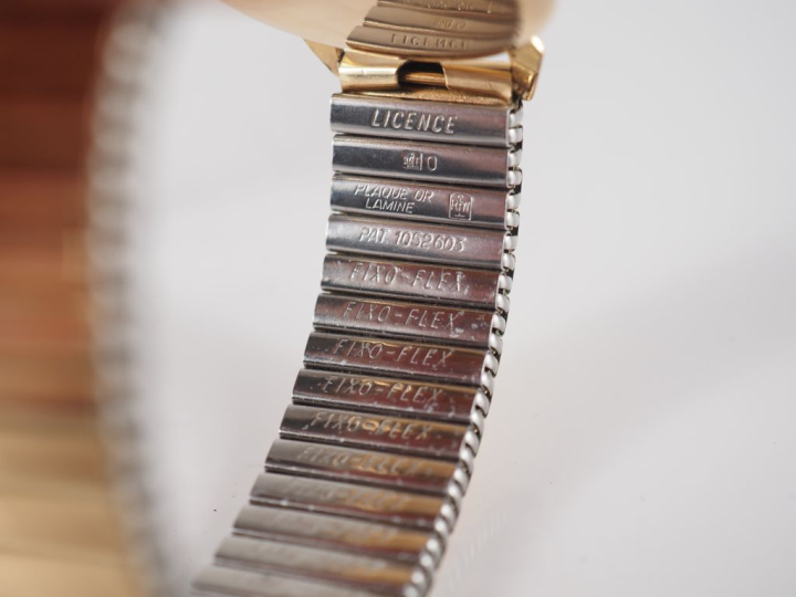 HUMA, Genève Montre bracelet, boitier en or jaune 750.  Cadran rond à 
