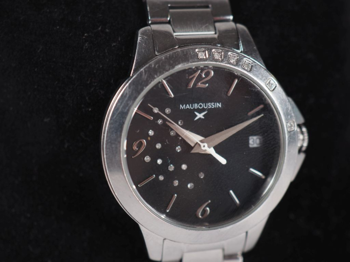 MAUBOUSSIN N°9436600-008 Montre bracelet de dame en acier, modèle "So 