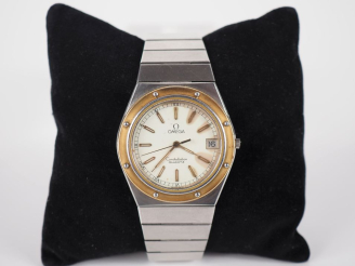 Vente aux enchères OMEGA, Constellation Montre bracelet en acier et or jaune 750.  Cadran