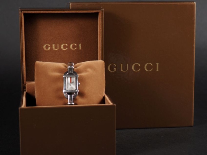 GUCCI Ref. 6800L N° 10733003 Vers 2010 Montre-bracelet de dame en acie