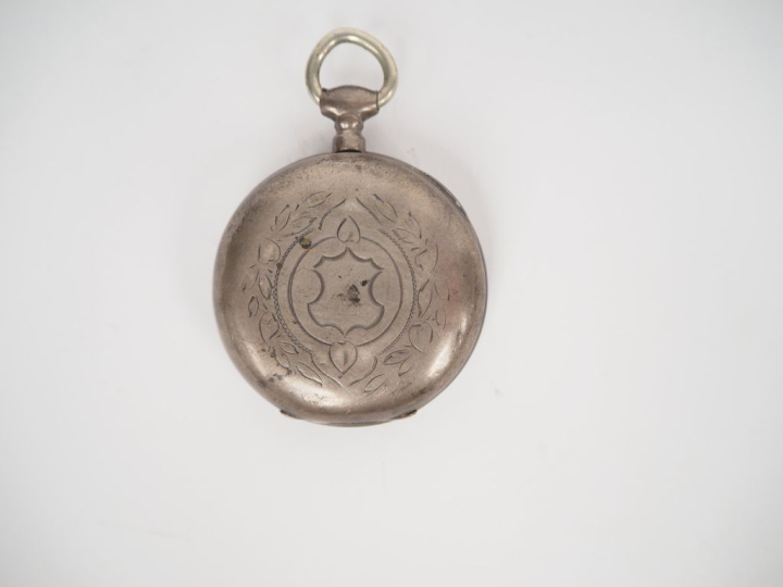 Porte-montre Napoléon III de style Louis XV en bois sculpté et doré à 
