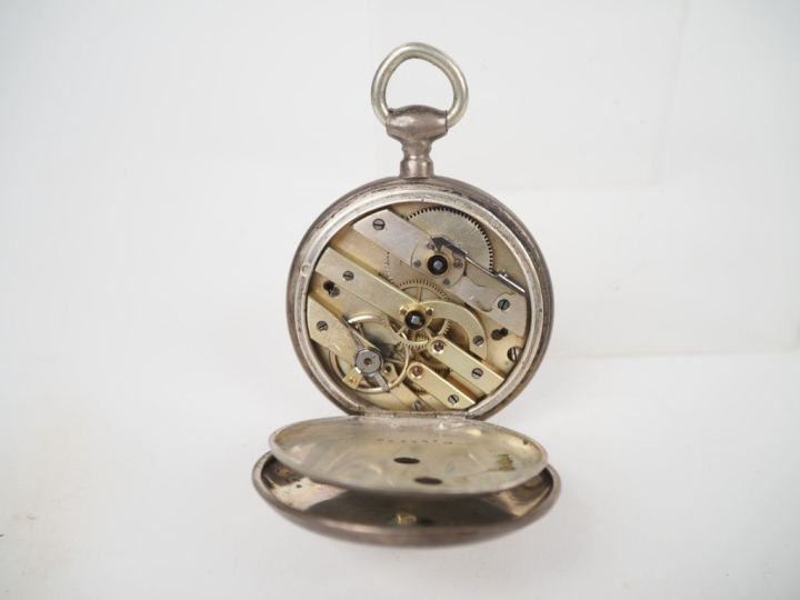 Porte-montre Napoléon III de style Louis XV en bois sculpté et doré à 