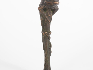 Vente aux enchères Emmanuel FREMIET. "Grenouille branchée". Cachet en bronze signé. H. 11
