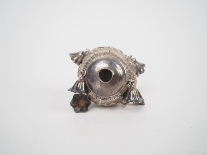 Deux différents hochets en argent ornés de pendeloques et à décor de r