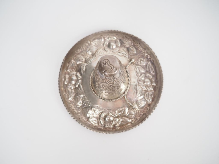 Sujet mexicain en argent 925, "Sombrero". Dim. 4,5 x 10 cm. Poids. 36 