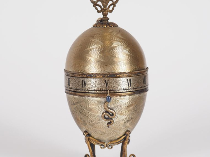 Pendulette de table anglaise en argent et métal en forme d'œuf, cadran