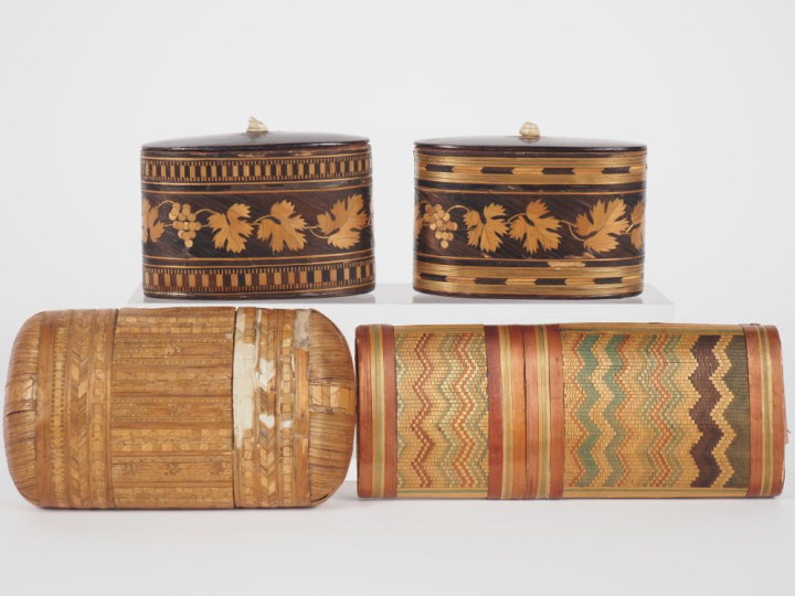 Deux boîtes à épices XIXème en marqueterie de paille à décor de pampre