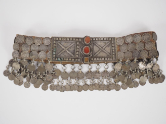 Vente aux enchères Ceinture Kabardienne en cuir circassien ornée de pièces en argent russ
