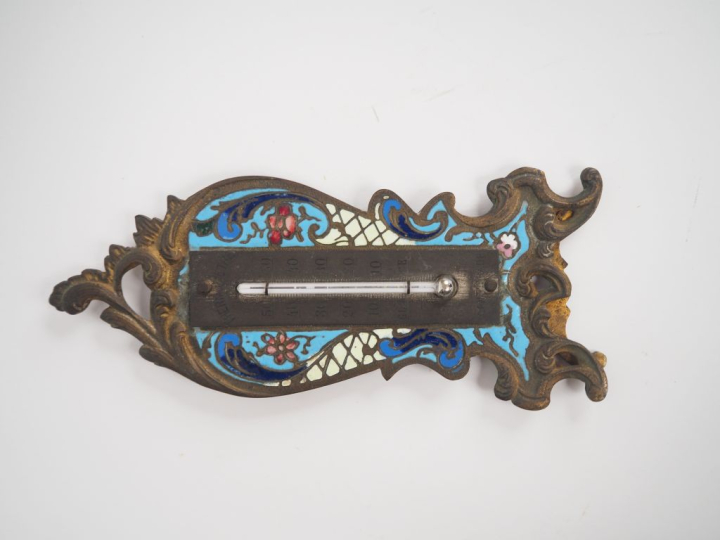 Porte-montre en émaux cloisonnés polychromes à décor de rinceaux feuil