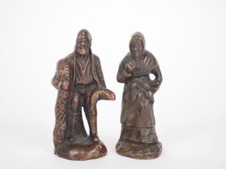 Vente aux enchères Paire de sujets en bronze, "pêcheur et paysanne"'. H. 9 cm.
