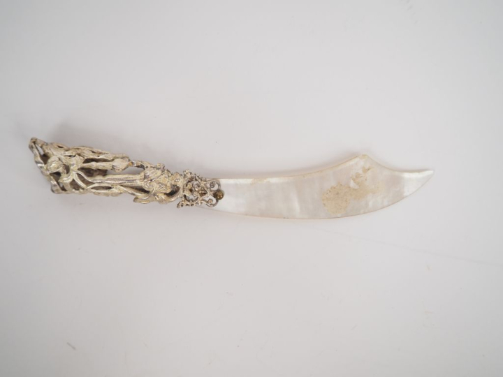 Deux différents ouvre-lettres en micromosaïque, laiton, métal argenté 