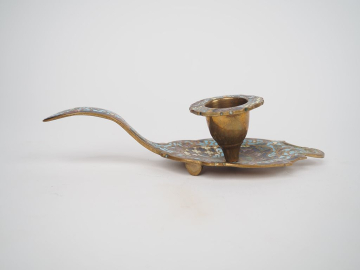 Passe-couloir Napoléon III en émaux cloisonnés à décor de fleurs. L. 4