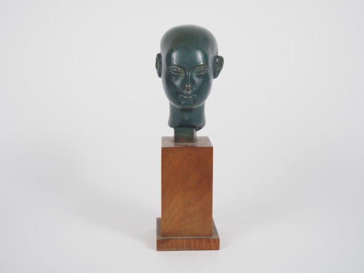 Ecole française XXème. "Portrait d'égyptienne". Sujet en bronze sur un