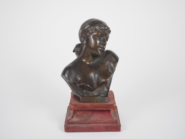 Sujet en bronze fin XIXème - début Xxème, "la réveuse". Signé. H. (san