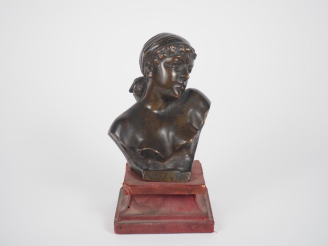 Vente aux enchères Sujet en bronze fin XIXème - début Xxème, "la réveuse". Signé. H. (san