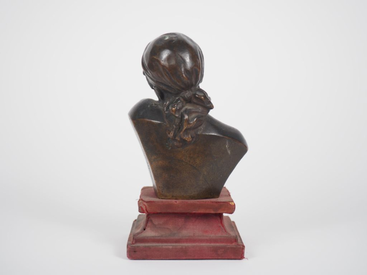 Sujet en bronze fin XIXème - début Xxème, "la réveuse". Signé. H. (san