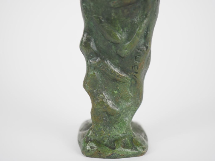 Sujet début XXème en bronze à patine verte, "baigneuse à l'antique". S
