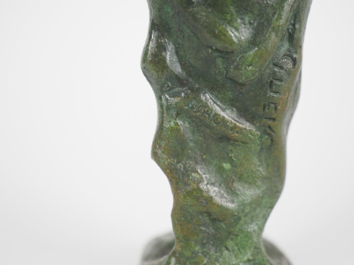 Sujet début XXème en bronze à patine verte, "baigneuse à l'antique". S