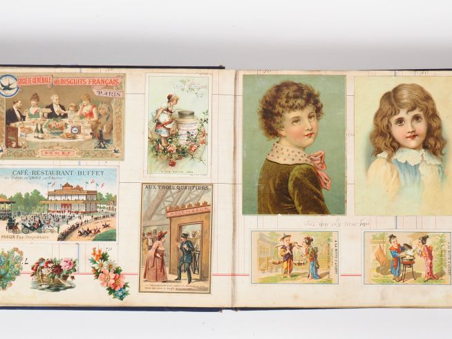 Album de cartes postales, vignettes et chromos contenant 61 pages rect