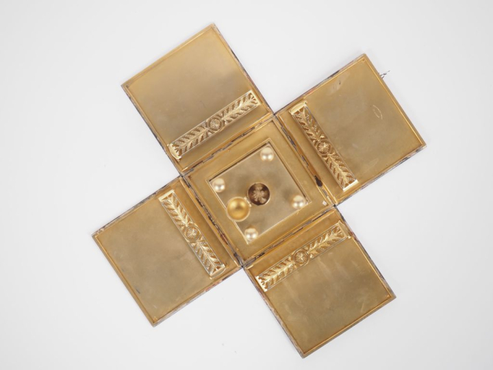 Cave à cigarettes Art  en argent et vermeil, couvercle réunissant quat