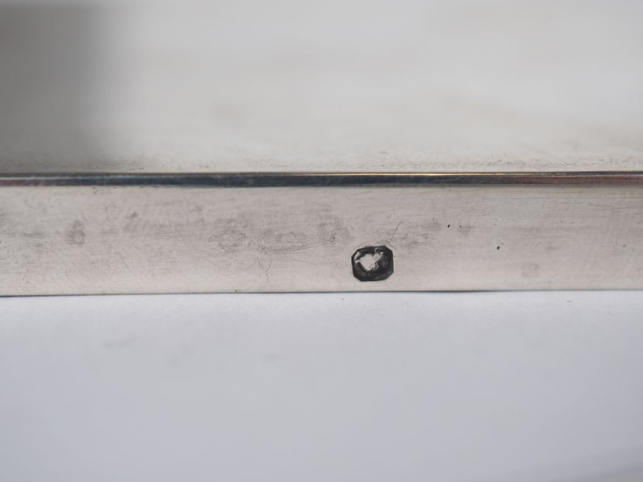 Cave à cigarettes Art  en argent et vermeil, couvercle réunissant quat