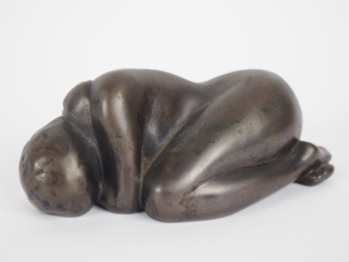 Jacqueline BEZ. "Nu recroquevillé". Sujet en bronze signé et numéroté 