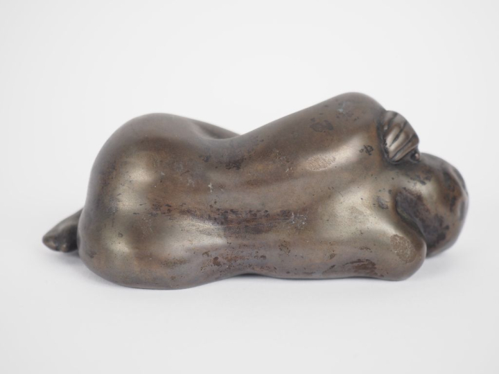 Jacqueline BEZ. "Nu recroquevillé". Sujet en bronze signé et numéroté 