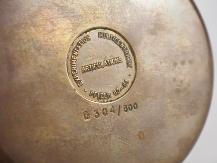 Igor MITORAJ. "Articulations". Médaille en bronze signée et numérotée 