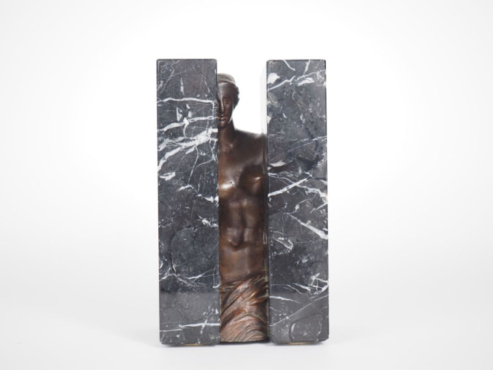 Sacha SOSNO. "Oblitération". Sujet en bronze et marbre, édition Artcur